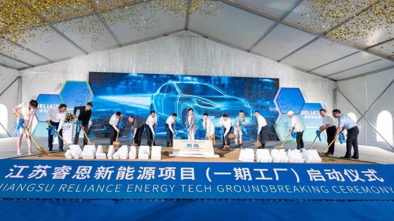 光伏逆变器技术指标是衡量其性能的关键因素。以下是一些需要关注的指标：